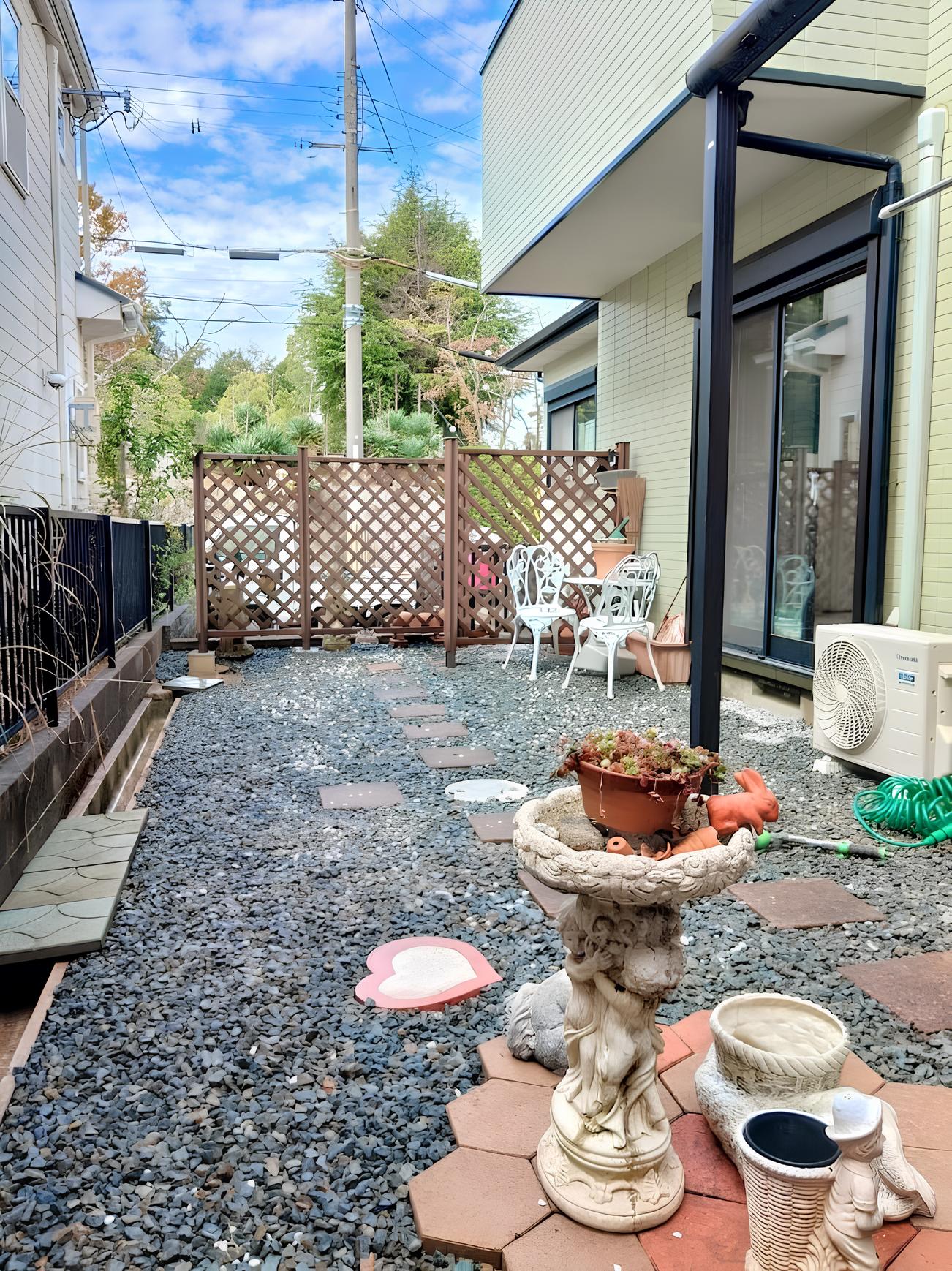 お花が満開の庭