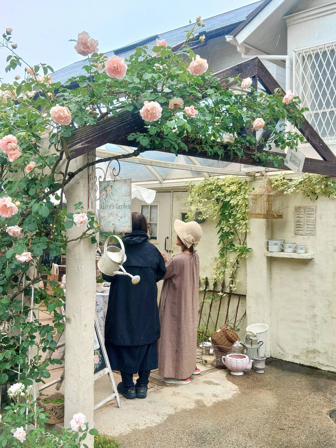 お花が満開の庭